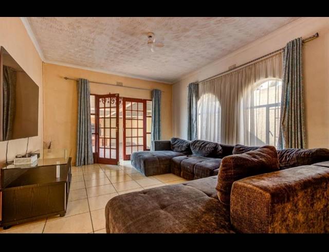 4 BEDROOM HOUSE FOR SALE IN NORKEM PARK